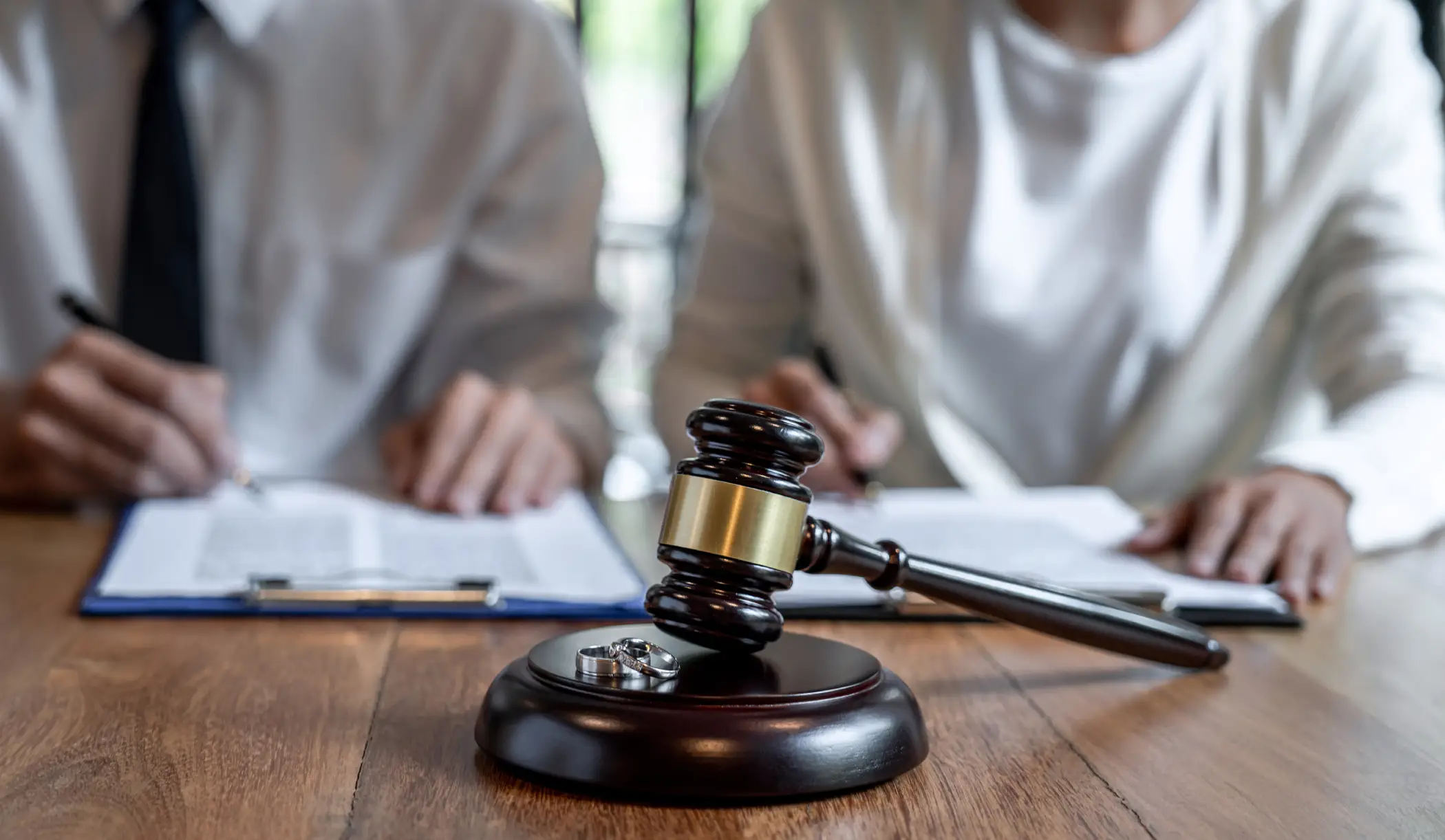 couple signs uncontested divorce papers with bellevue divorce lawyers washington state