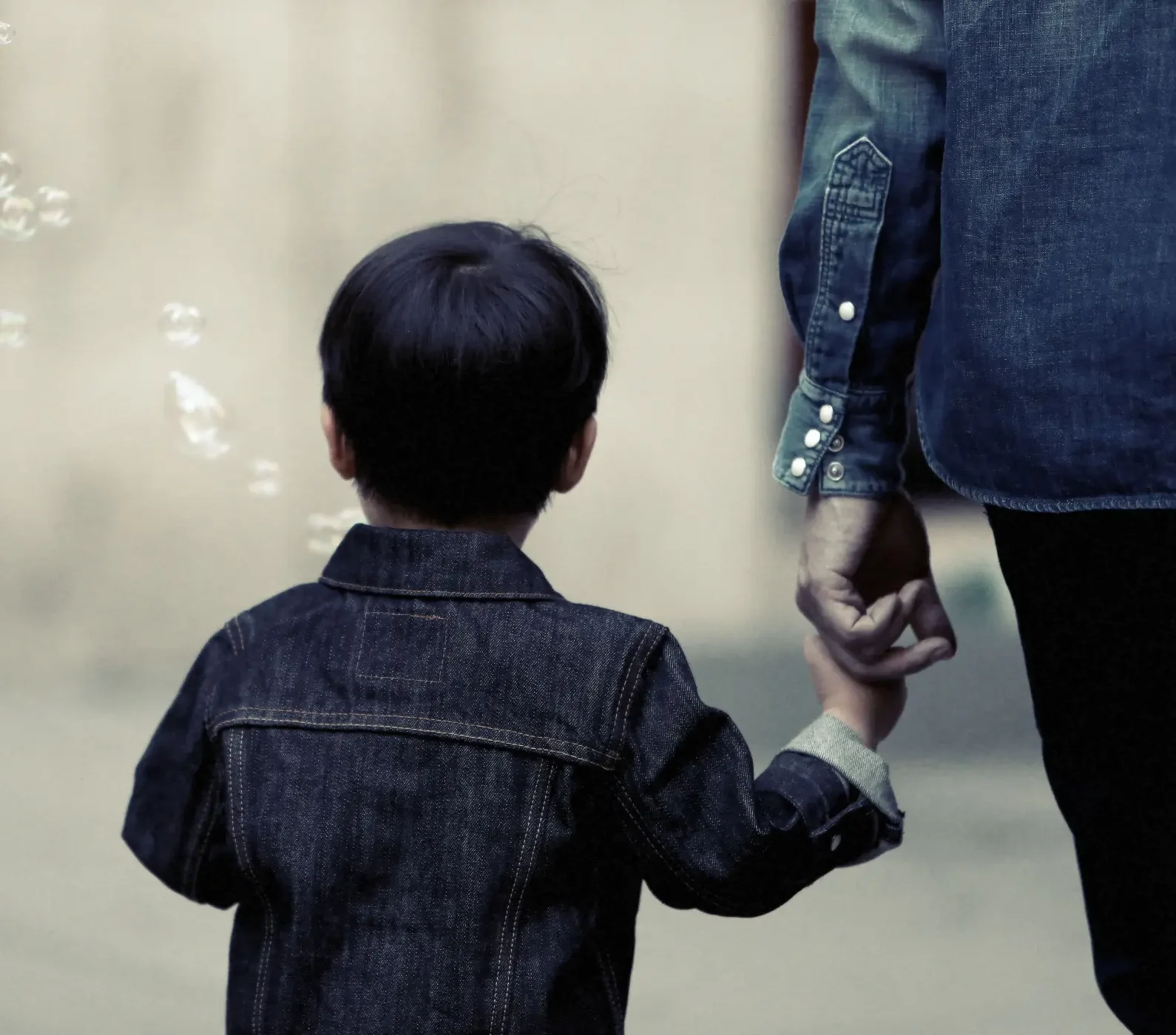 parent and child walk together bilingual child custody and relocation lawyer case concept